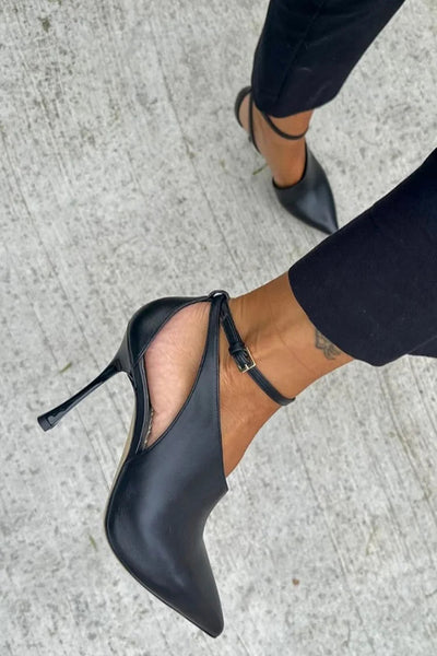 FLAVIA | pointed neckline with strap