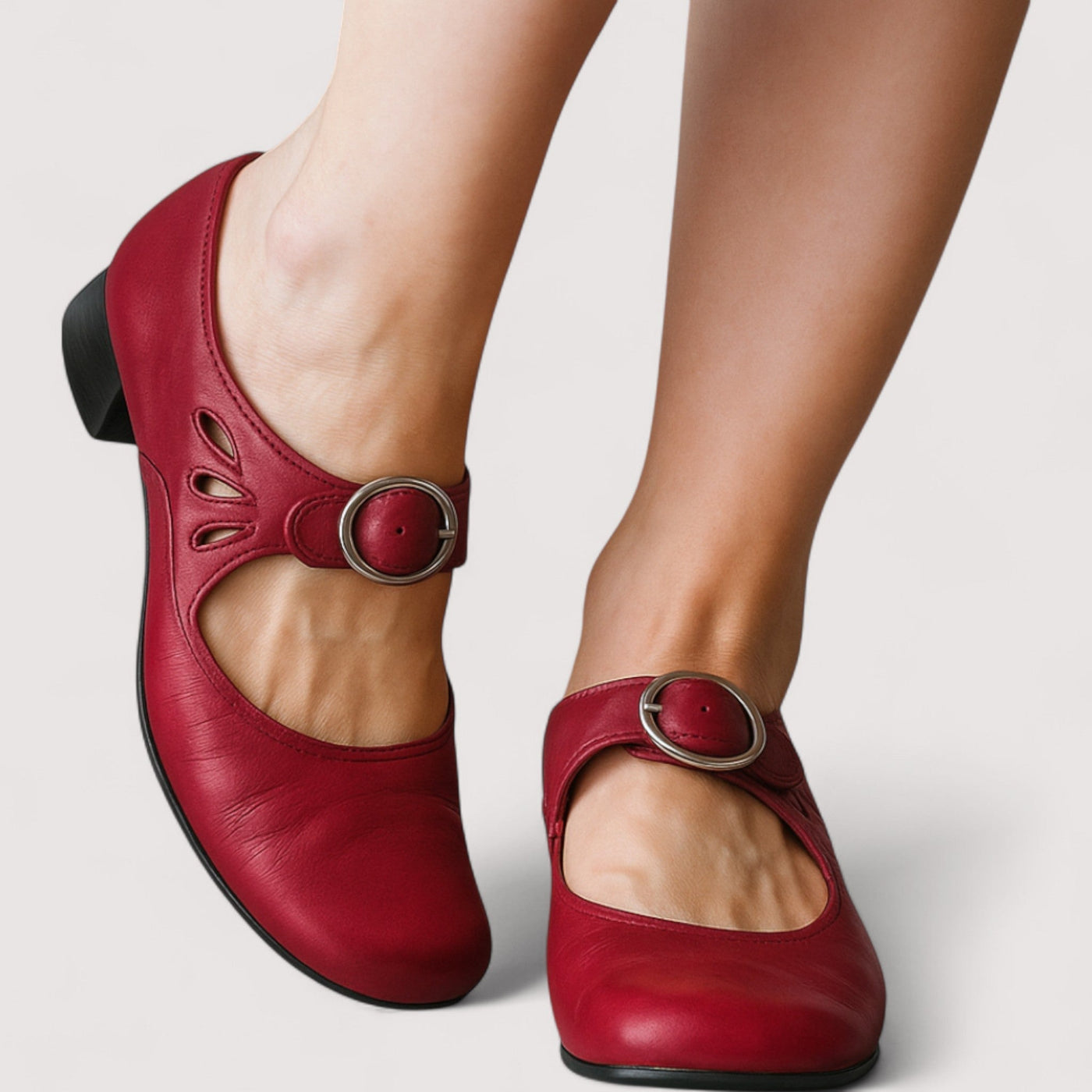 Clara | Elegant Faux Leather Neckline for a Refined Look