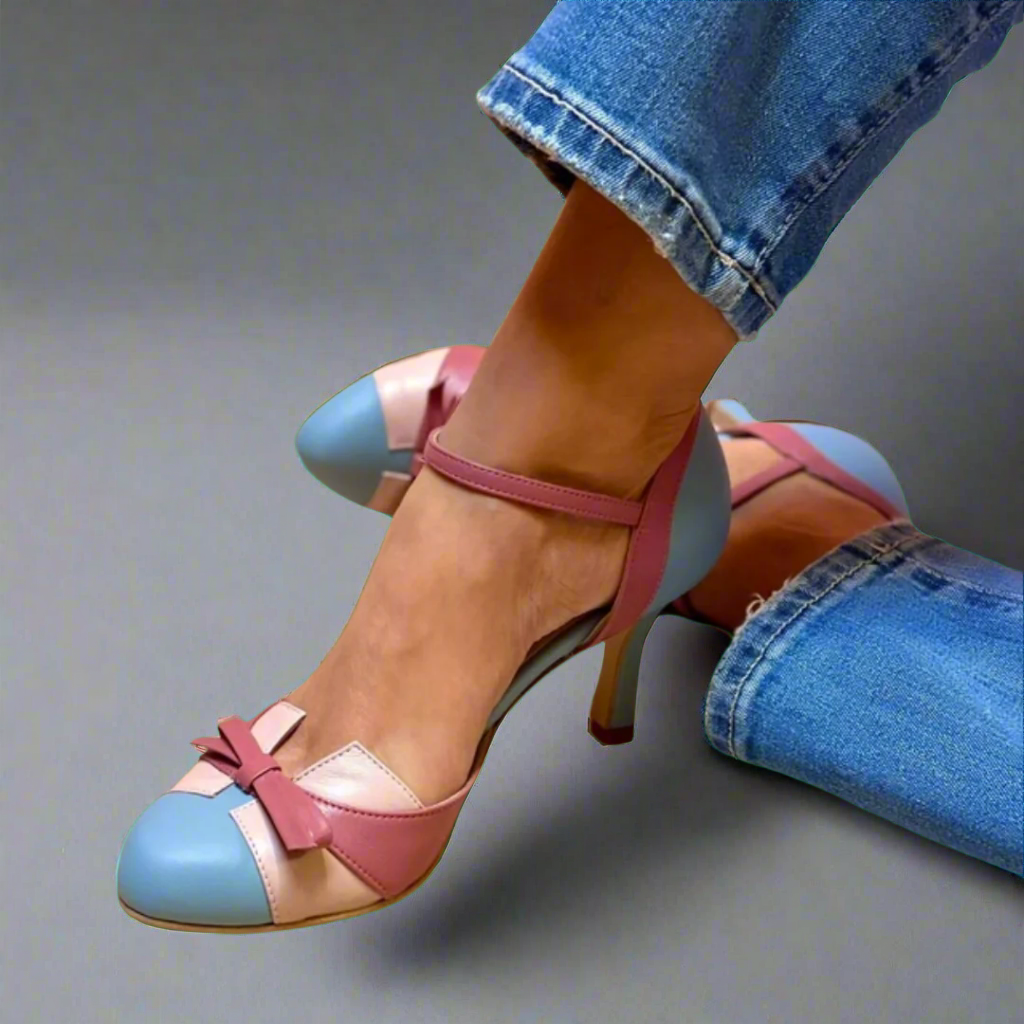 LUCINDA | Elegant color block low-heeled shoe with a pretty bow ornament