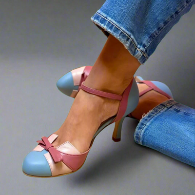LUCINDA | Elegant color block low-heeled shoe with a pretty bow ornament