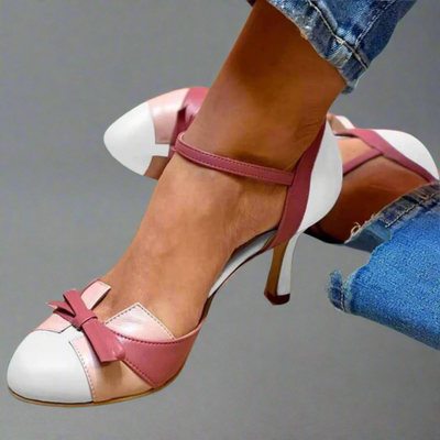 LUCINDA | Elegant color block low-heeled shoe with a pretty bow ornament
