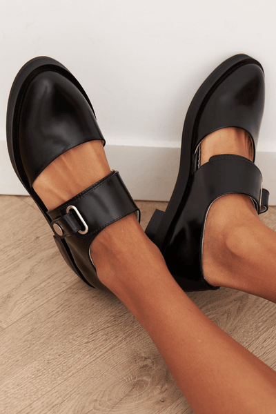 GIADA Mary Jane with adjustable strap and buckle for a stylish and comfortable look