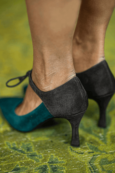 LUCREZIA | V-Neck with Ankle Tie
