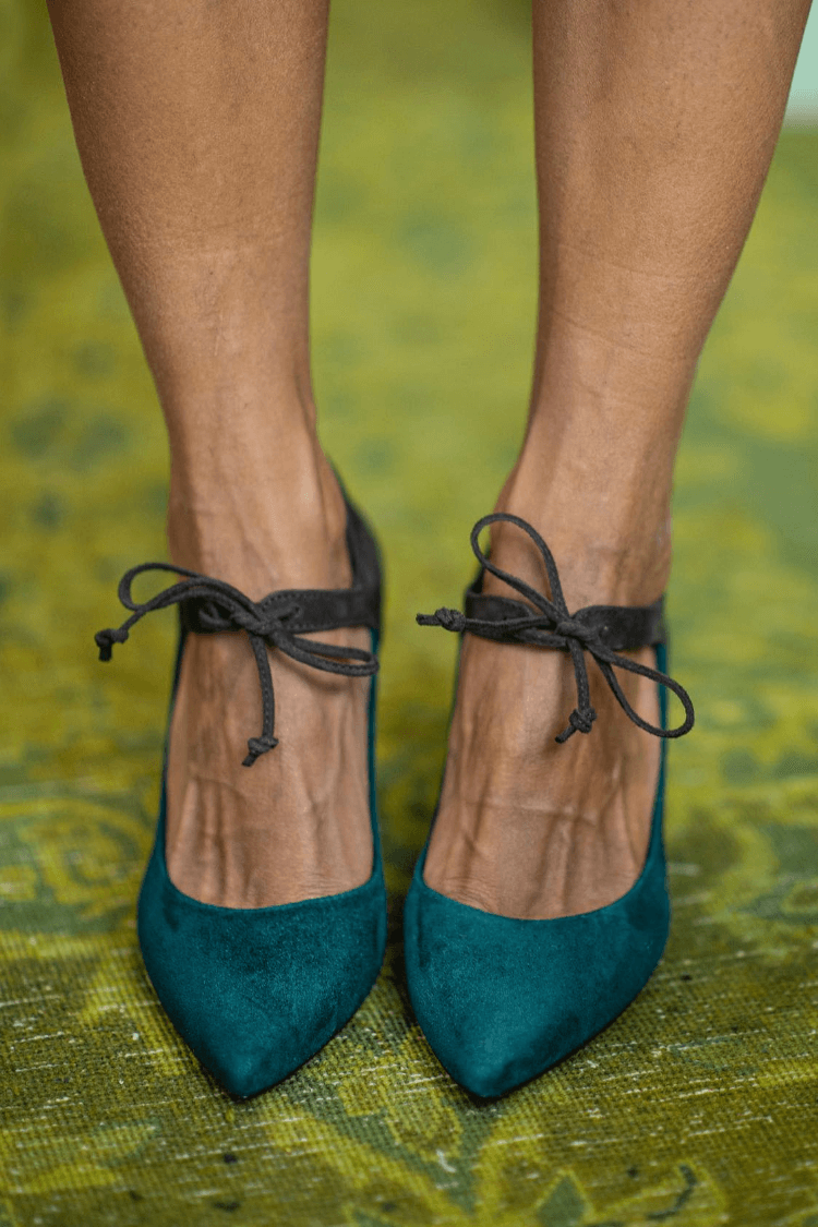 LUCREZIA | V-Neck with Ankle Tie