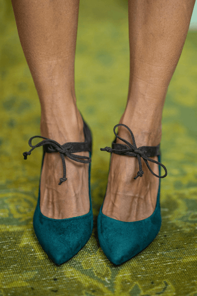 LUCREZIA | V-Neck with Ankle Tie