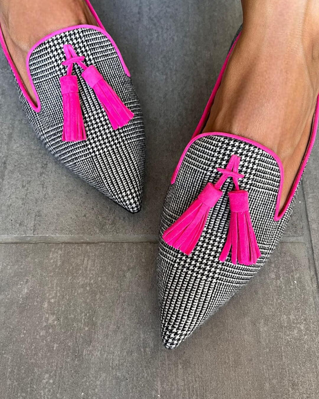 Zoe | Pointed Loafer With Fluorescent Fringes