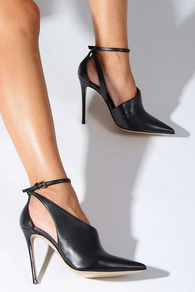 FLAVIA | pointed neckline with strap