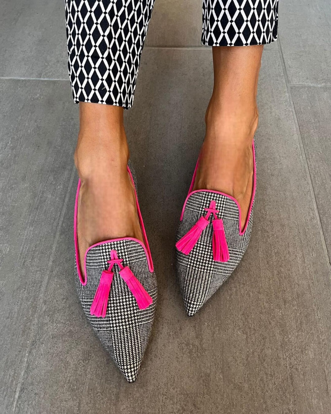 Zoe | Pointed Loafer With Fluorescent Fringes