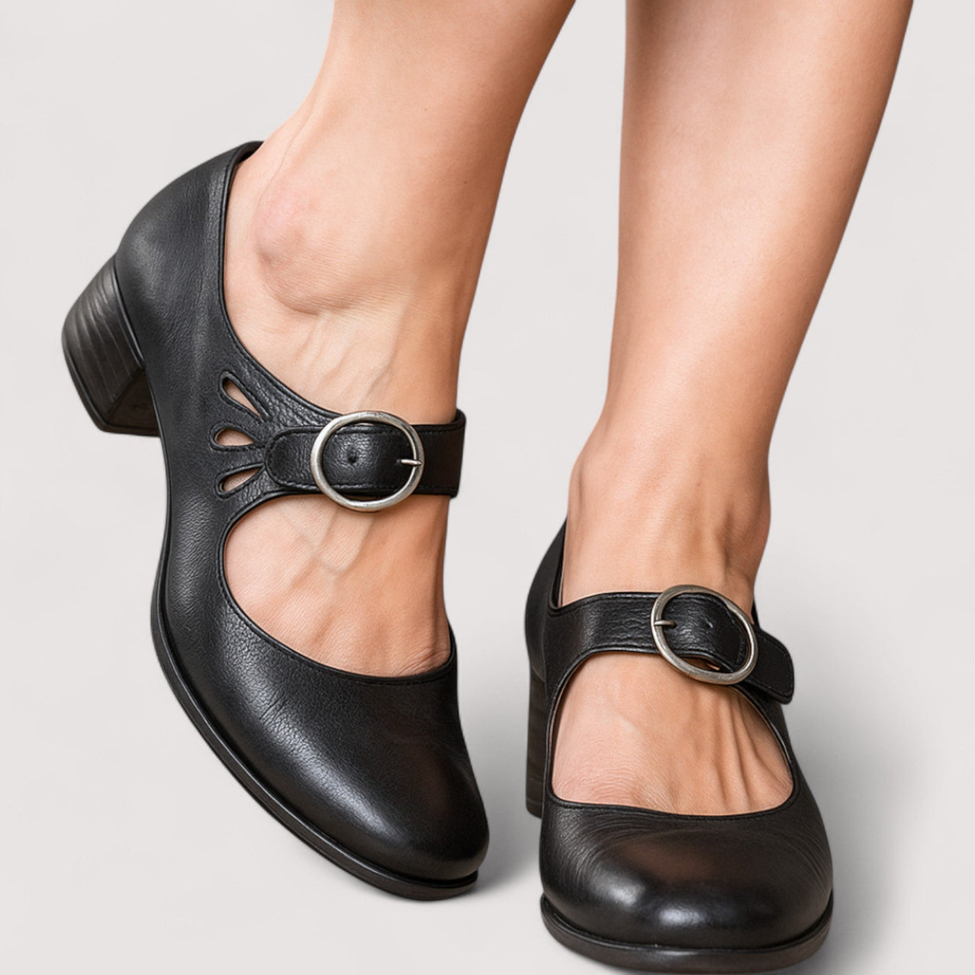 Clara | Elegant Faux Leather Neckline for a Refined Look