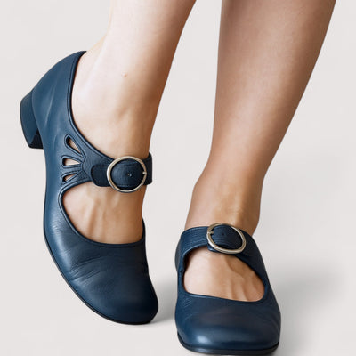 Clara | Elegant Faux Leather Neckline for a Refined Look