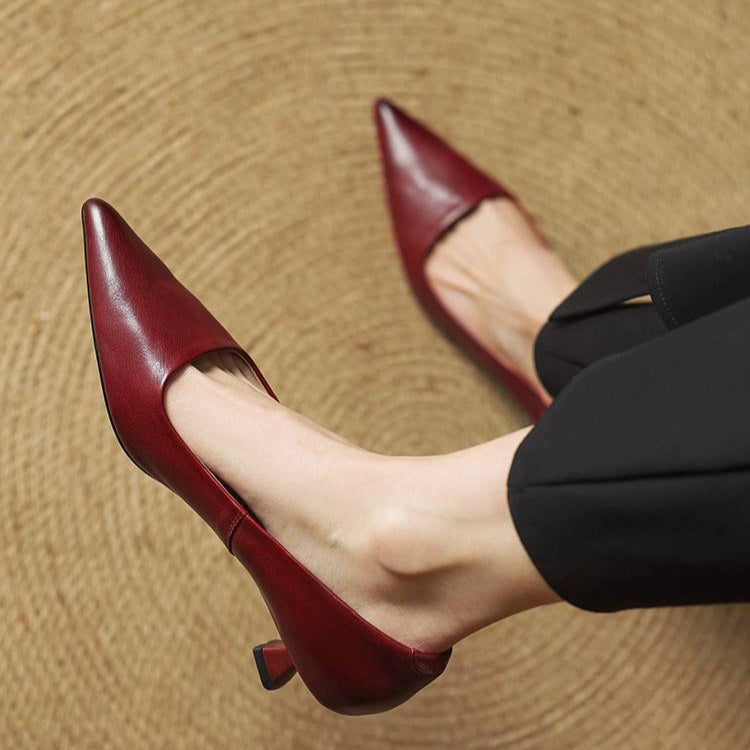 NADIRA™|Elegant Décolleté - Elegance and Refinement in Every Detail